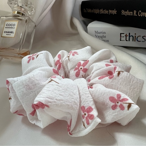 Color scunchies - Picture 10 of 12